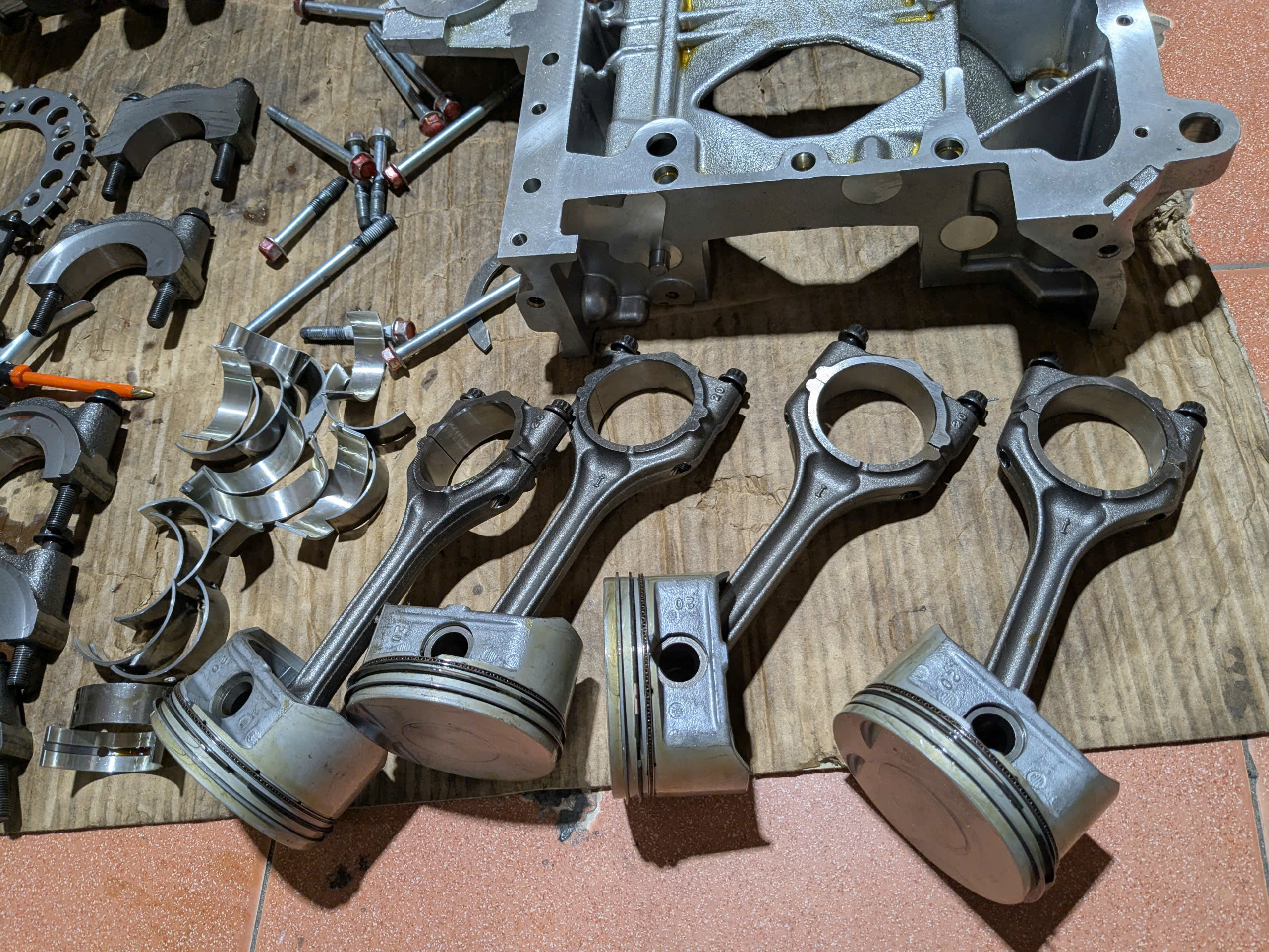 Bộ piston xéc măng và tay biên máy động cơ  Xe Mitsubishi Outlander 2018-2024
