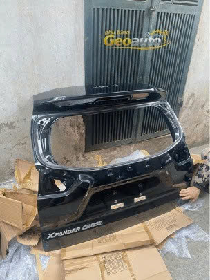 Cửa ốp sau Xpander Cross