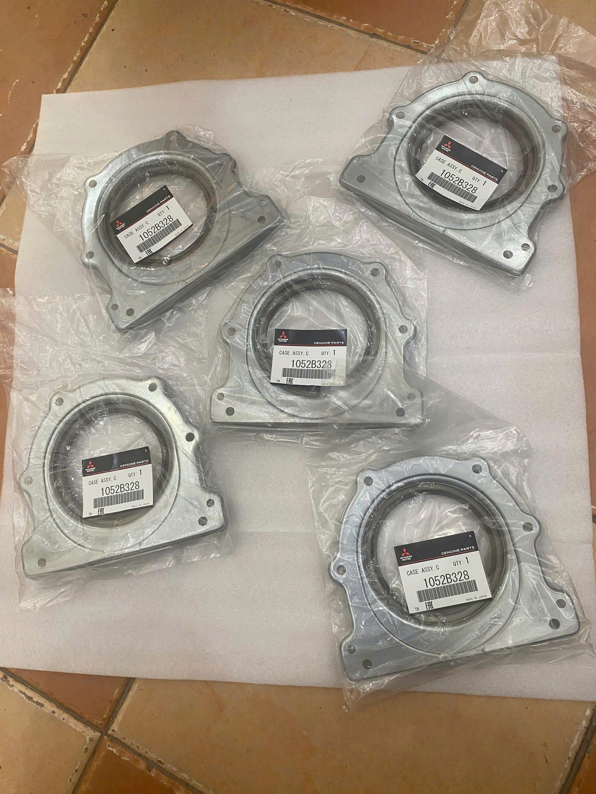 phớt đuôi trục cơ attrage